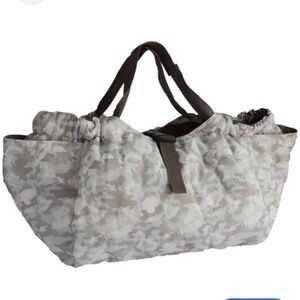 Spice of Life Around Town Light Quilt Bag in Beige Camo Print